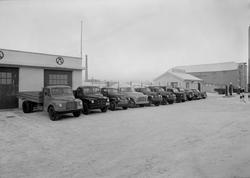 Lastebilsentralen med biler og Esso bensinstasjon i Sandgata