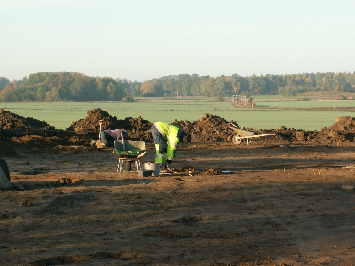 Arkeologisk slutundersökning, Raä 433, grävningsarbete, Fansta, Bälinge socken, Uppland, 2006