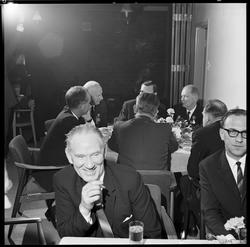 Jubilantfest for herrer. Fra kaffebordene.