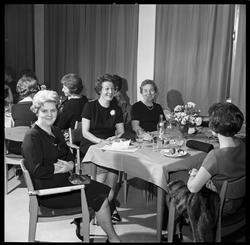 Jubilantfest for damer. Fra kaffebordene.