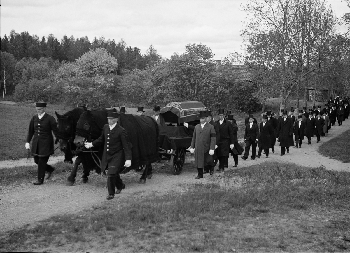 "Processionen på väg till Lena kyrka" - friherre Fredrik von Essens jordfästning