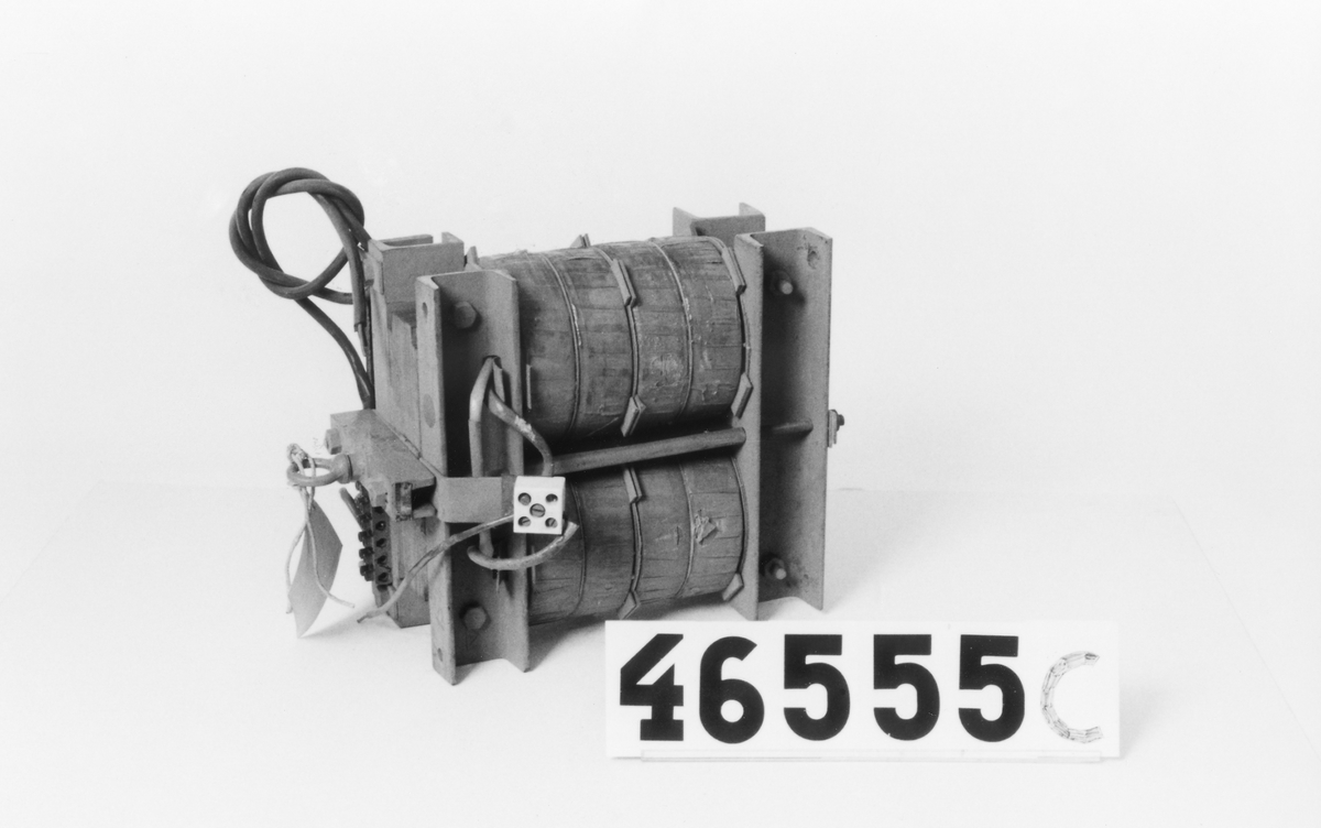 Båggenerator i fem delar, vikt: 54 + 50 + 5 x 2 kg.