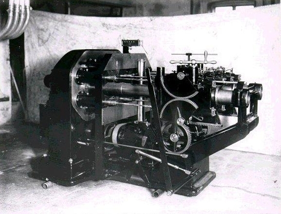 Haglunds rullgardinsfabrik. Borrmaskin för käppar egen konstr. 1928-1932.