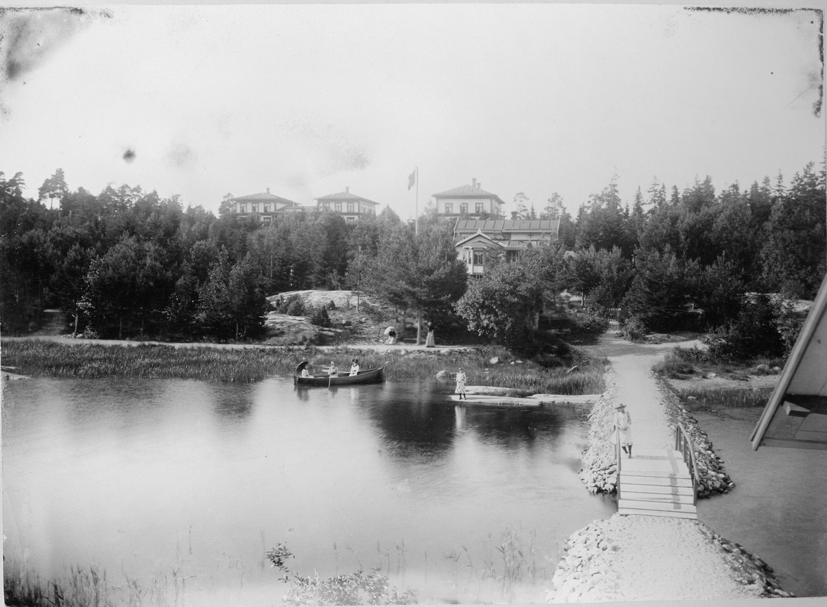 Oxelösunds badhotell. Fotografiet är inlämnat av fotografen till 1899 års pristävlan hos Svenska Turistföreningen.
