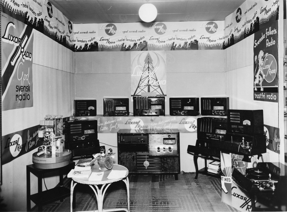Bygge och Bo-utställningen i Sövde 1938. Luxor radios monter.