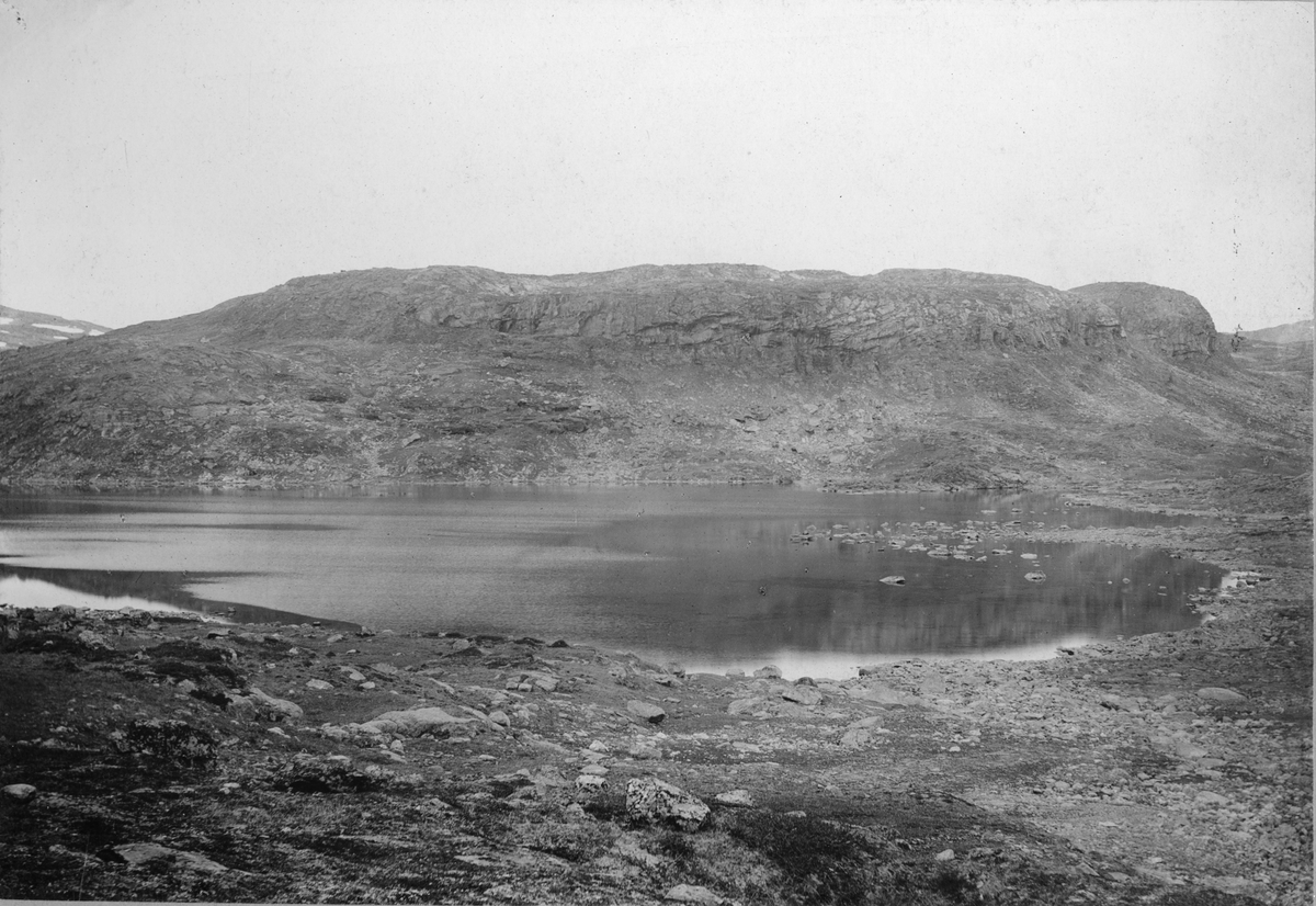 Sjangeli koppargruvor i Lappland. Utsikt över sjön Vuolvojaure.