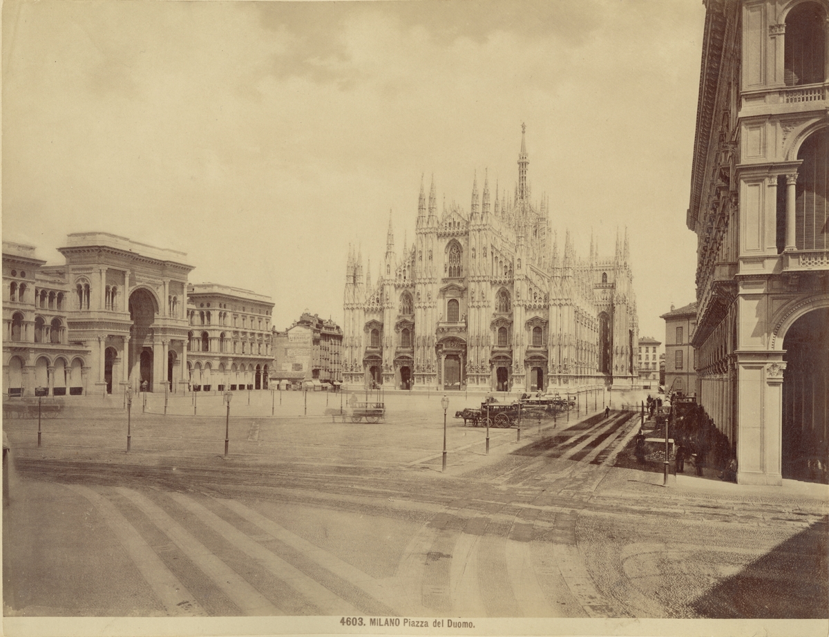 Piazza del Duomo med katedralen Duomo di Milano i fonden, 1883.