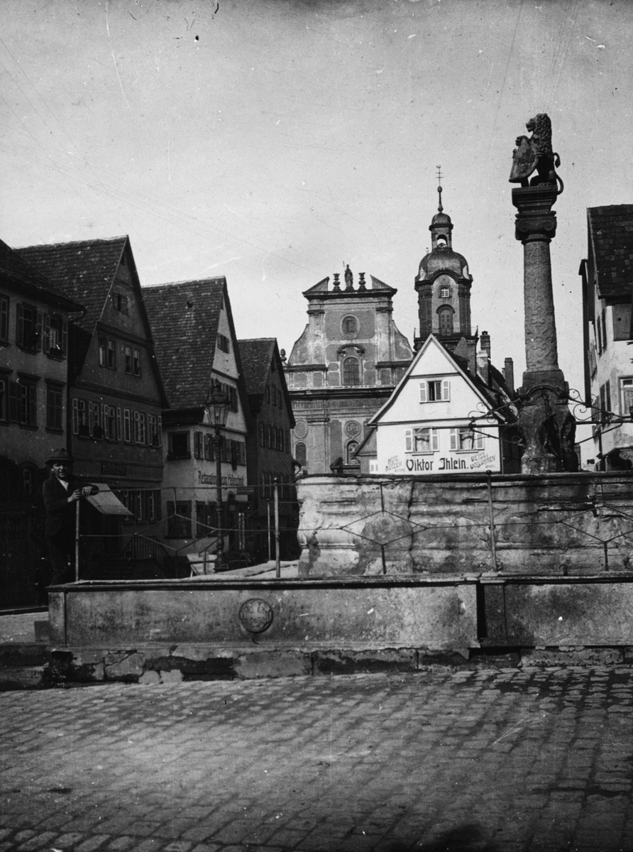 Skioptikonbild med motiv från Butzbach.
Bilden har förvarats i kartong märkt: Resan 1908. Spessart 4. Friedberg 4.