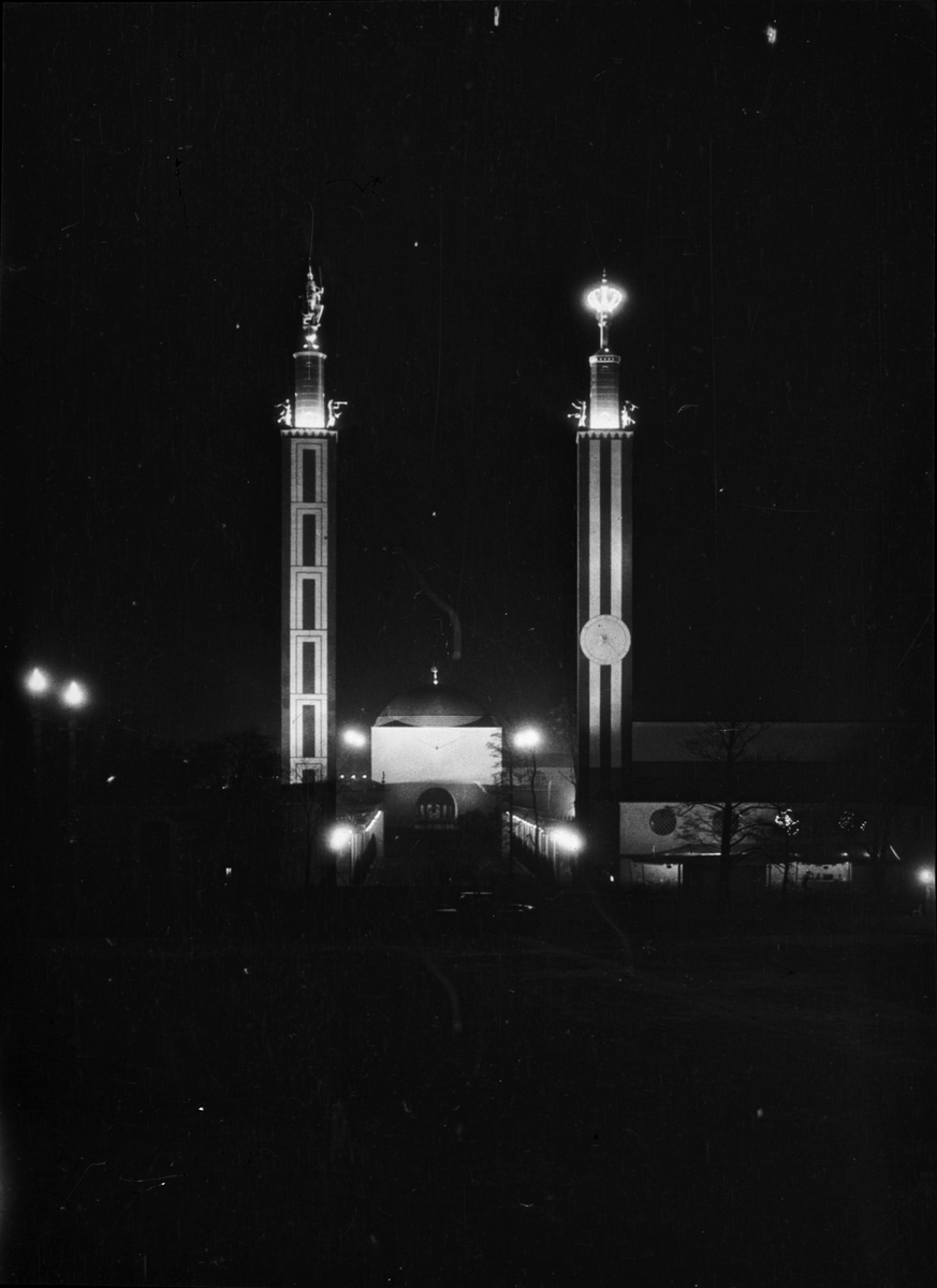 Göteborgsutställningen 1923. Entrén nattetid.