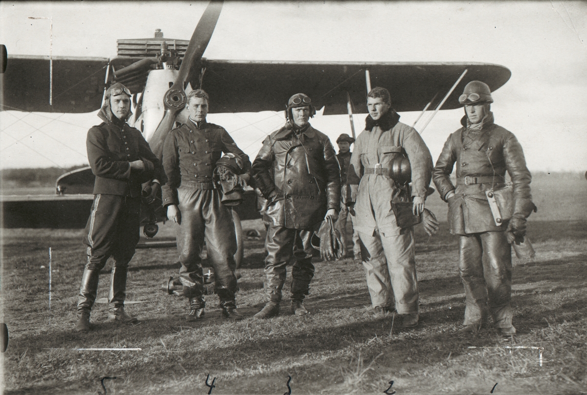 Flygargrupp, Malmslätt 1920-1925. Från vänster: Källgren, Montgomery, F Cornelius, Lyström, Söderberg.