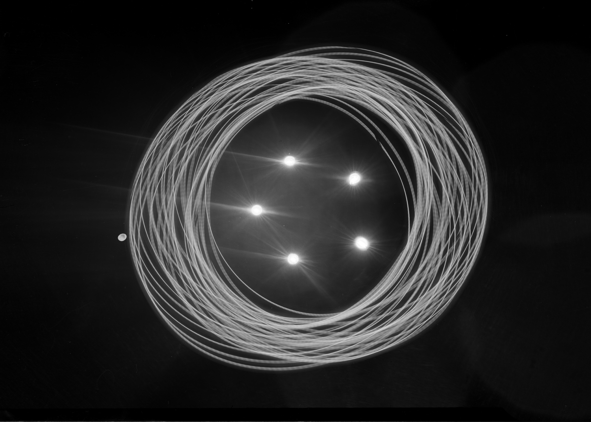 Bild från Atomariet på Tekniska Museet.
Partikelspel föreställande en atomkärna.