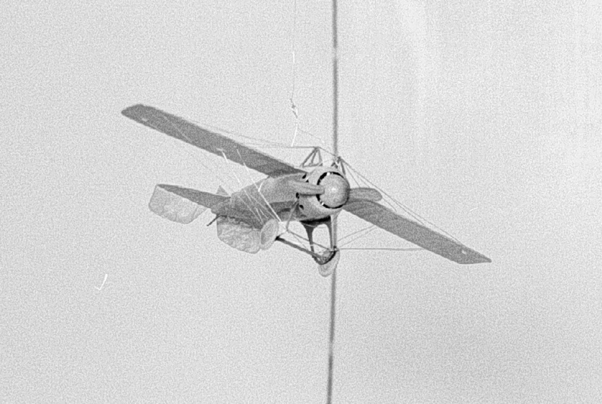 Modell i skala 1:40 av ett franskt monoplan från Armand Deperdussin.