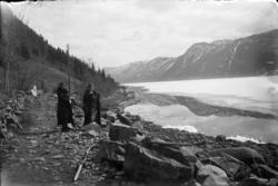 Fotsamling etter Hans Tveito. "Kristiane Tveito og søster ca