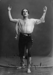 Fotosamling etter Hans Tveito. "Portrett av skuespiller Eina