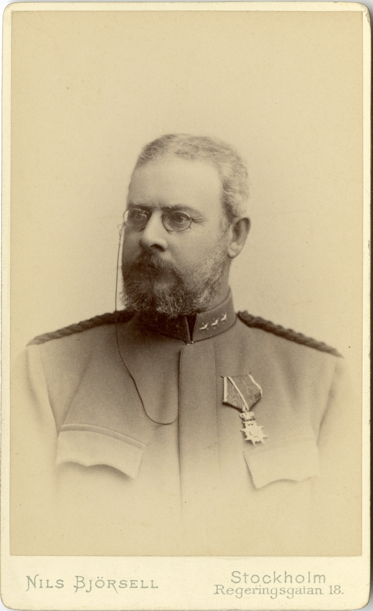 Porträtt av Axel Wilhelm Alarik Gyllencreutz, major vid Fortifikationen. Se även AMA.0007394.