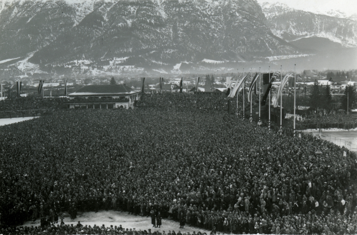 Masss audience in the ski stadion during OG at Garmisch