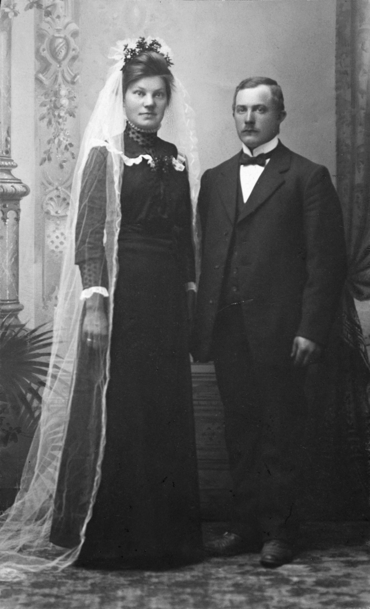 Brudepar. Anne Skaalerud f. 1898, Kristian Lillehagen, gift 1914. 86-1. Skålerud, Vang H.