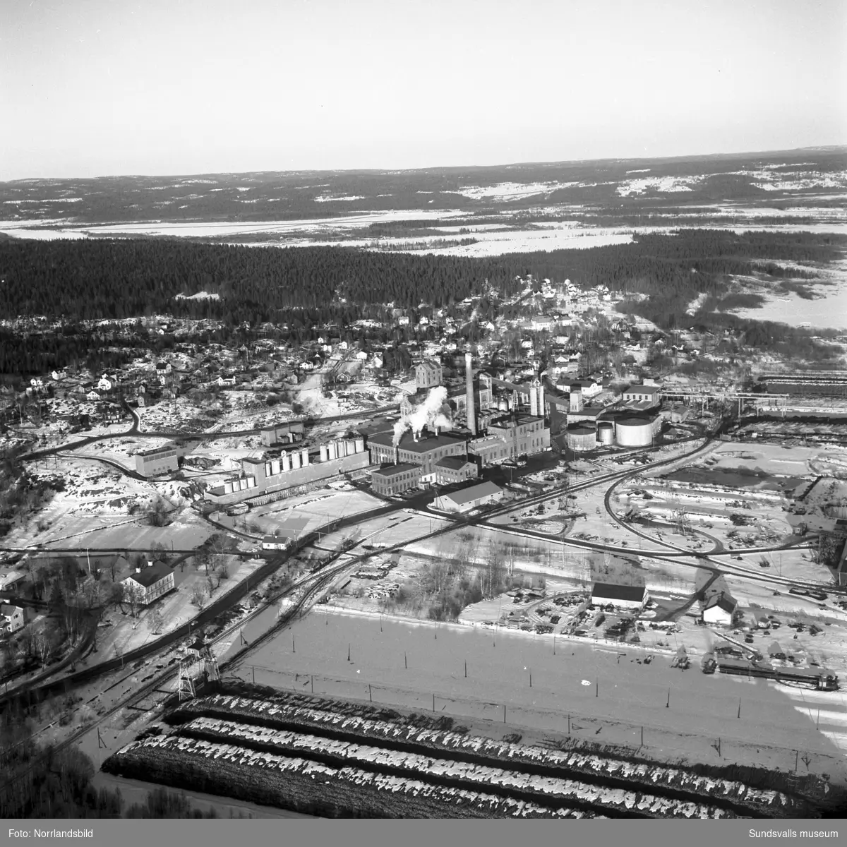 Flygfoton över fabrikerna i Fagervik och Vivstavarv.
