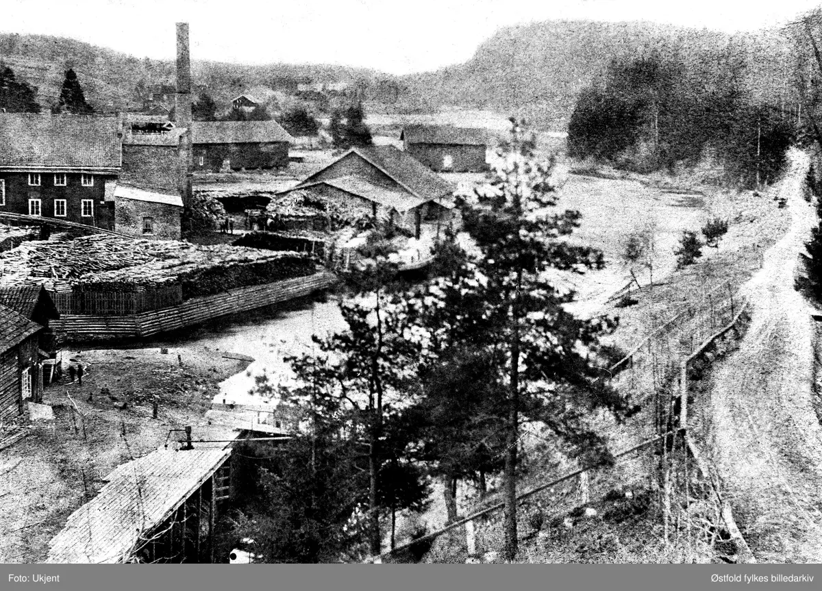 Ørje Bruk i Marker, fotografert i tidsrommet 1886-96. Bruket brant nyttårsaften 1896.