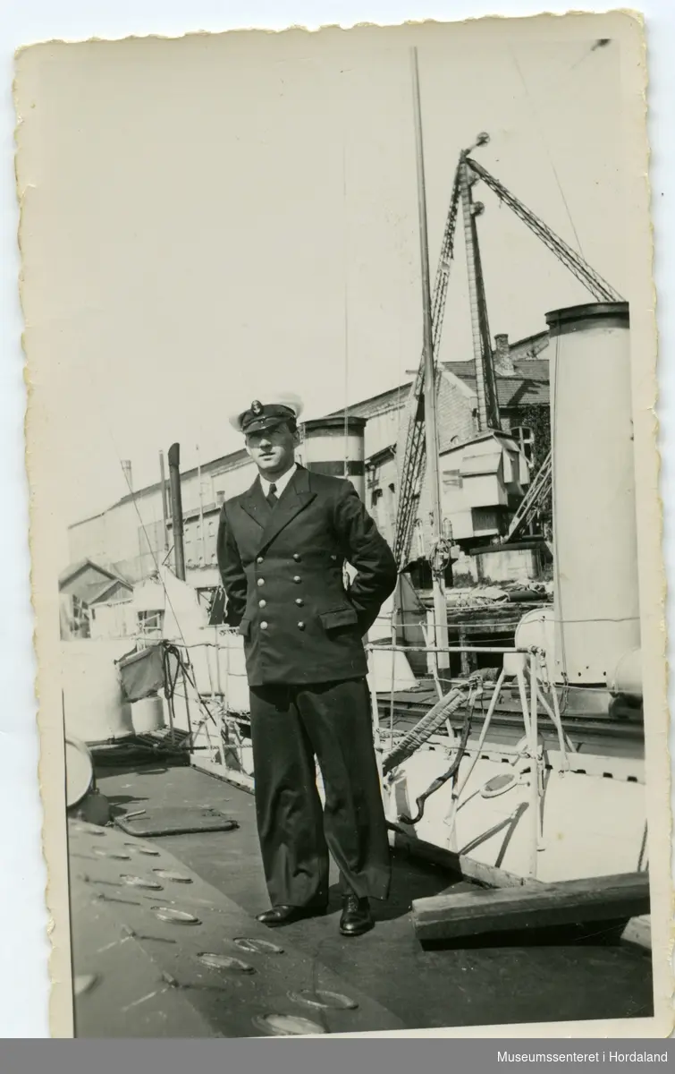 Karl Reigstad i marineuniform under krigen - på basen på Shetland