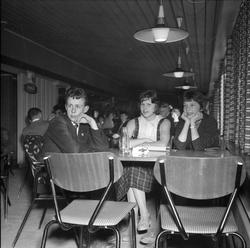 Ungdommer på Martins Kafeteria