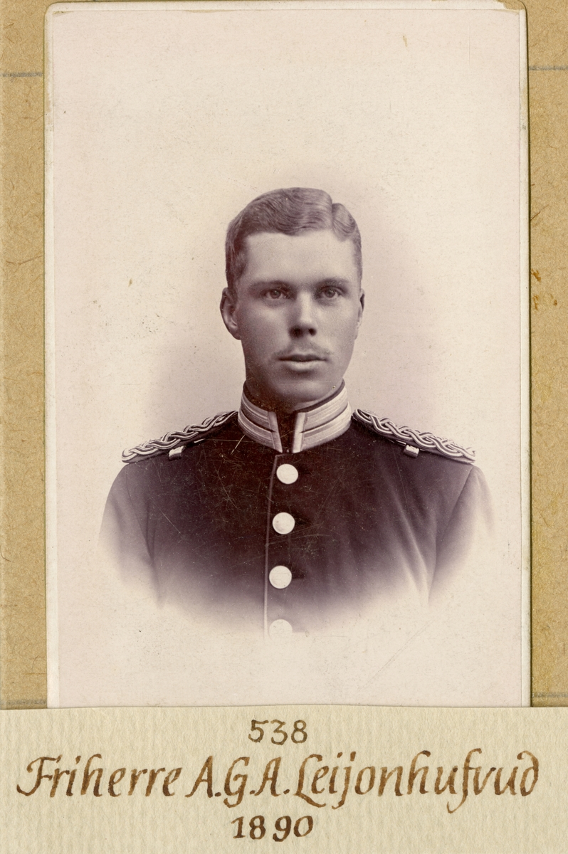 Porträtt av Gösta Leijonhufvud, löjtnant vid Göta livgarde I 2.