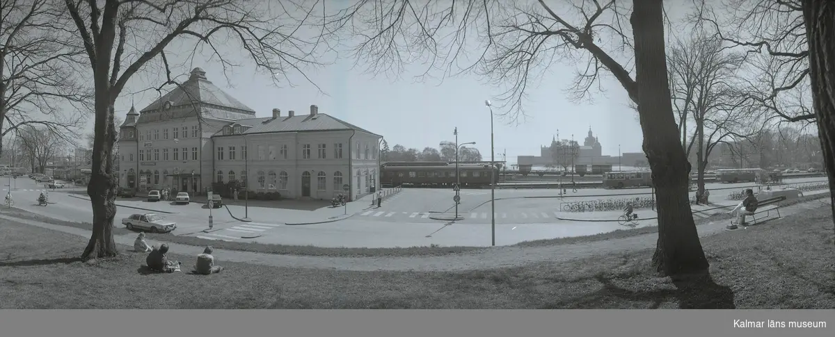 Kalmar centralstation fotograferad från Höga vallen. Bilden är förvriden då vidvinkel använts.