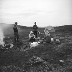 Fire personer på telttur, sted ukjent. Jenny Drannem er nr. 