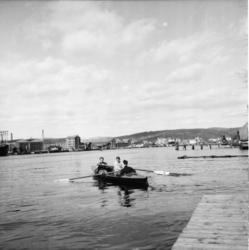 Vardens arkiv. "Roklubben i Porsgrunn" 24.04.1954