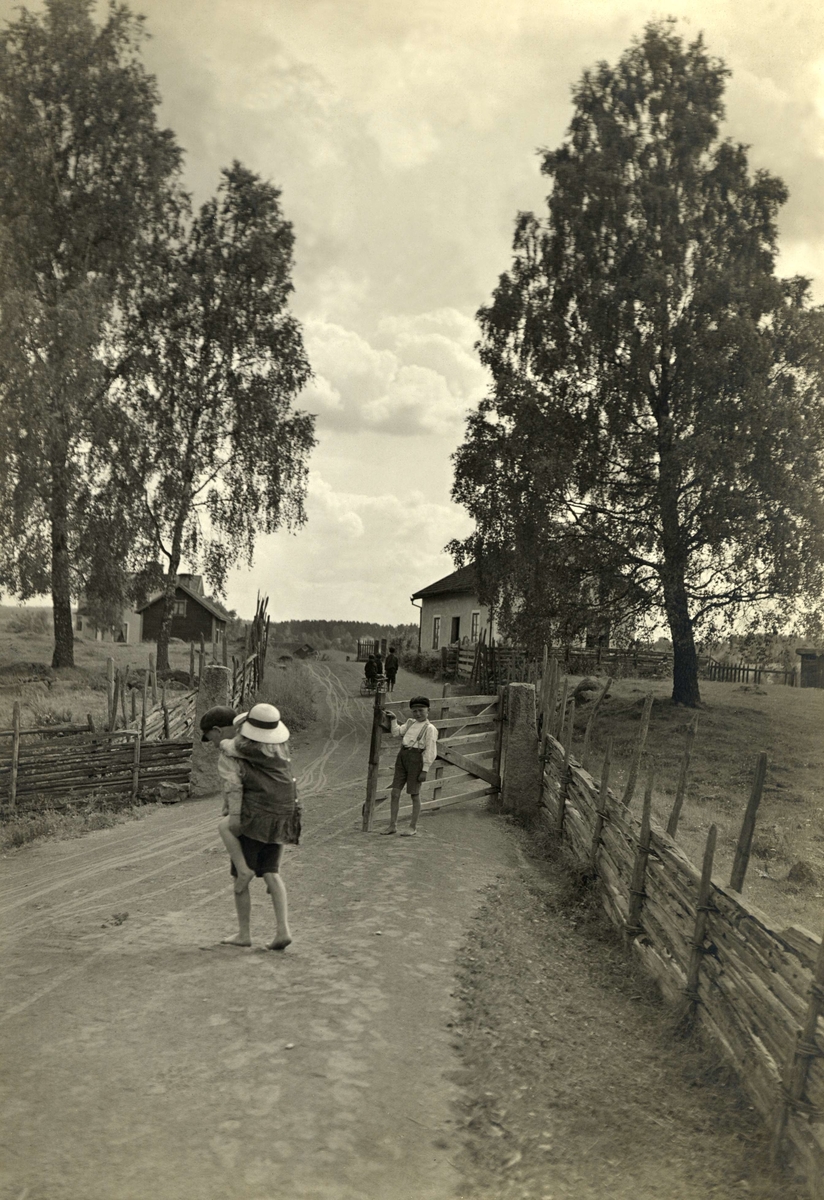Barn på vägen mellan Tranås och lilla Rud i Småland