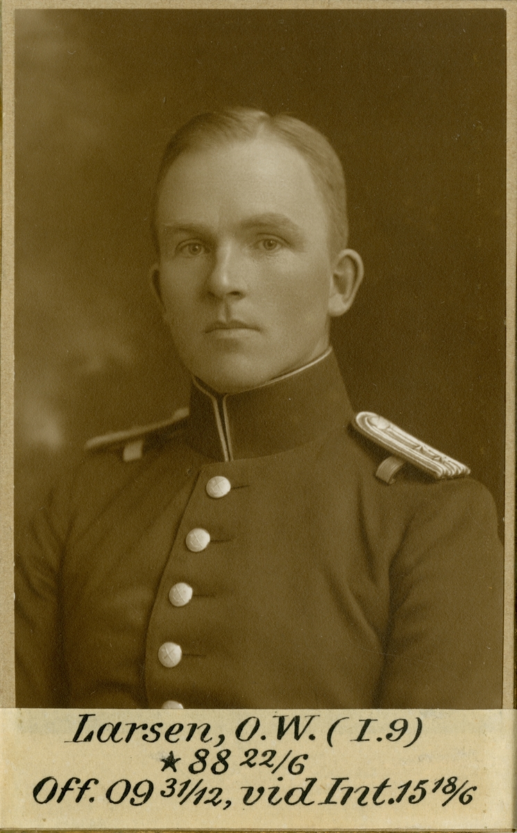 Porträtt av Olof Wilhelm Larsen, officer vid Skaraborgs regemente I 9 och Intendenturkåren.