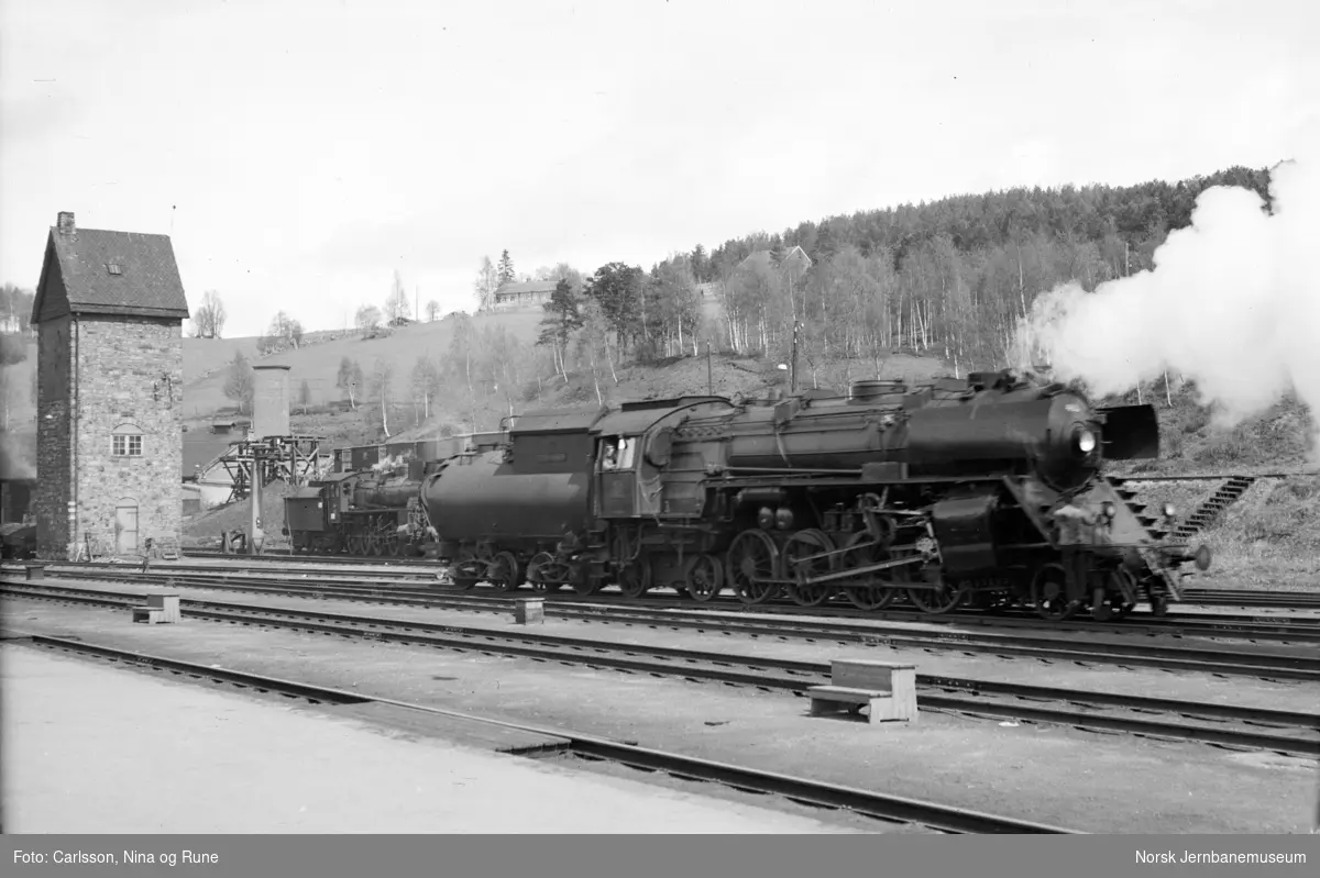 Damplokomotiv type 49a nr. 463 på Dombås stasjon