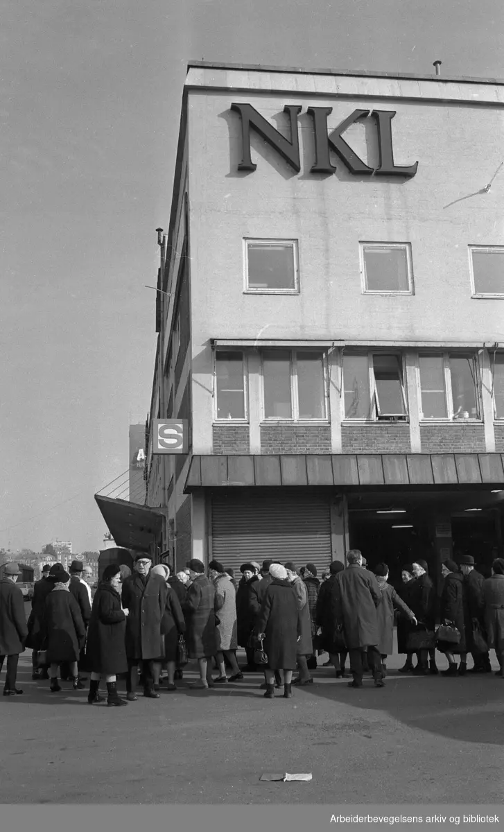 NKL (Norges Kooperative Landsforening). Kaffelager på Filipstadkaia. .Foto 14. Mars 1974.