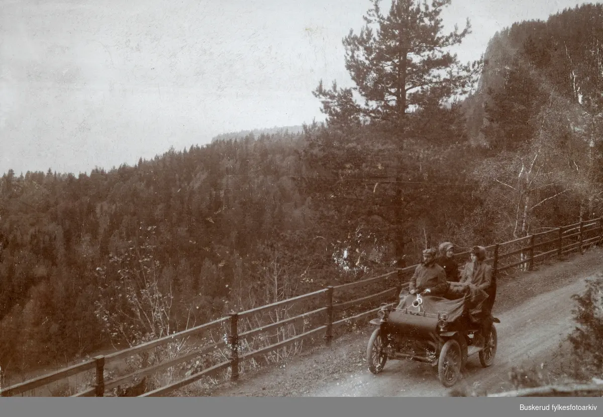 På tur opp mot Sollihøgda. Oldsmobile  Curved Dash 1901-1907