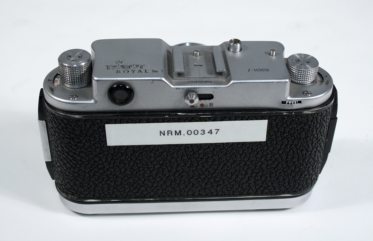 Fotoapparatet skal ligge i samme etui som fotoapparat NRM.00348