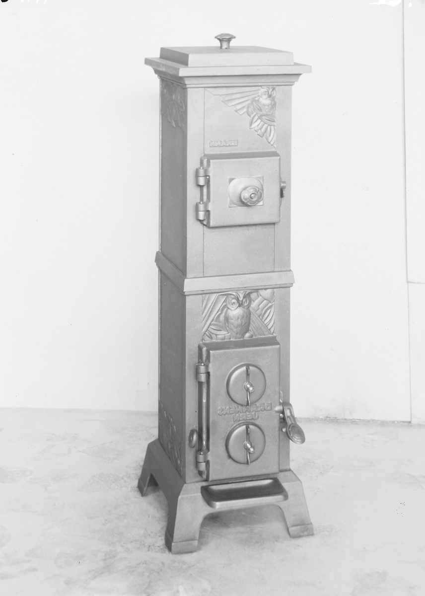 Ovn produsert av Drammens Jernstøperi.