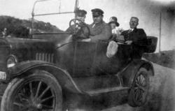 Ford T-modell ca. 1920. En av de første drosjesjåførene på N