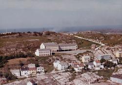 Flyfoto av Nordlandet barneskole på Nordlandet i Kristiansun