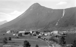 Postkort med motiv fra Øksendal i Sunndal kommune. Prestegår