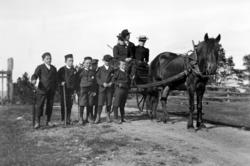 Tekst mangler. Vet du noe om motivet, tid, sted, navn på per