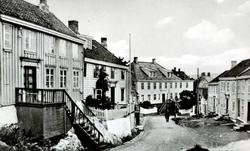 Fra Håla/Hollahaugen vest i Storgata på Kirkelandet i Kristi