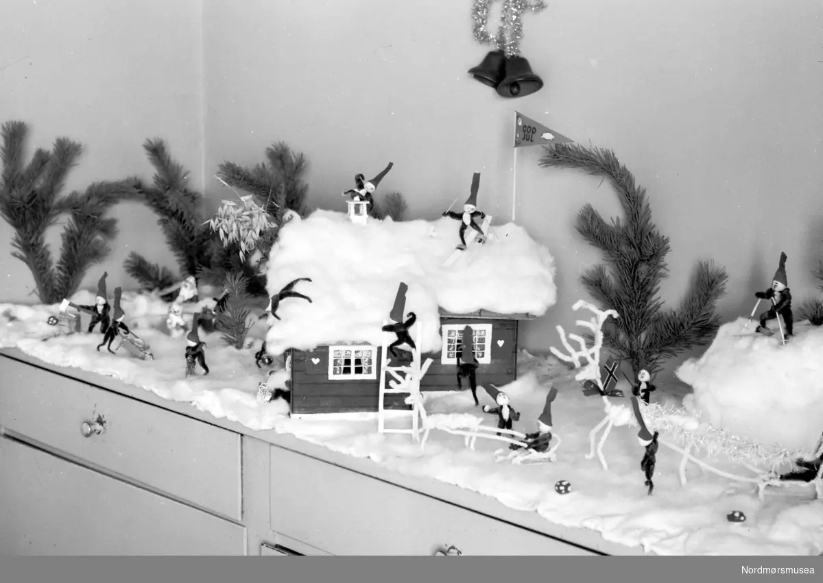 Juledekorasjon. Fra Nordmøre Museum sin fotosamling, Williamsarkivet. EFR2015
