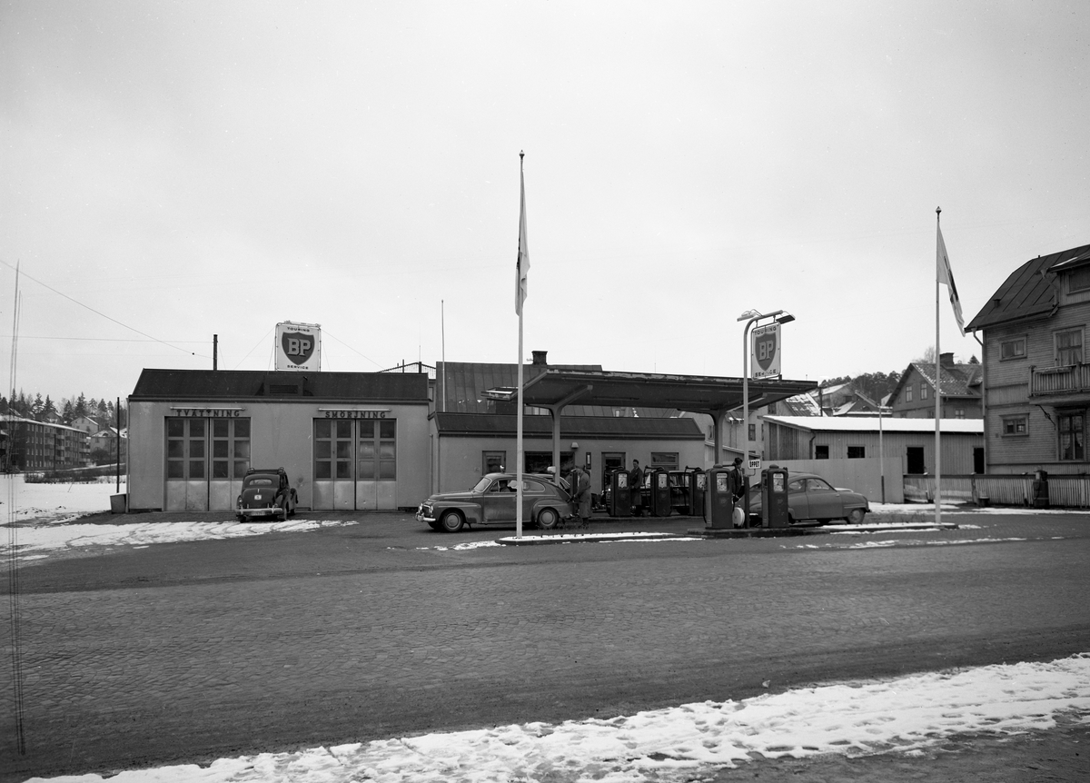 BP-macken vid tidigare Kyrkogatan mellan Kyrkogatan/Repslagargatan och Fallängsvägen. Bilden togs i mars 1959.