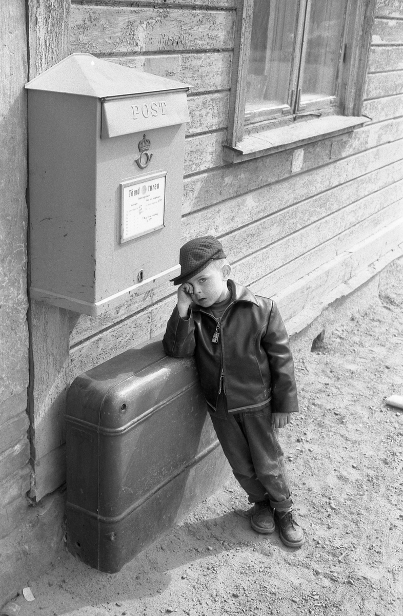 På fotografisk vandring med Bertil Ludvigsson i 1960-talet. Kommentera gärna om du vet något om bilden.