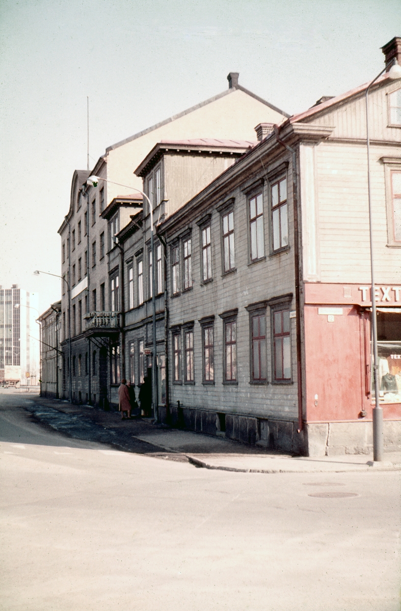 Hus längs Trädgårdsgatan j kvarteret Rosenbad våren 1970.