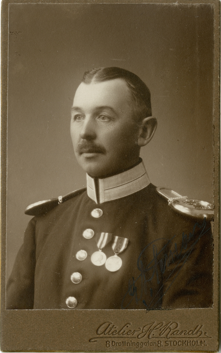 Porträtt av Gustaf Adolf Persson, officer vid Svea livgarde I 1.