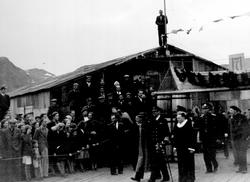 Gjenreisning i Honningsvåg. Kongebesøket. Kong Haakon VII me