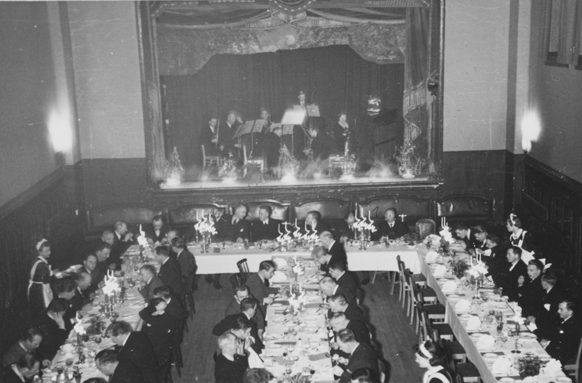 Middag for gjester ved åpningen av Gimle kino, også kalt Gimle filmteater, 21. desember 1939.