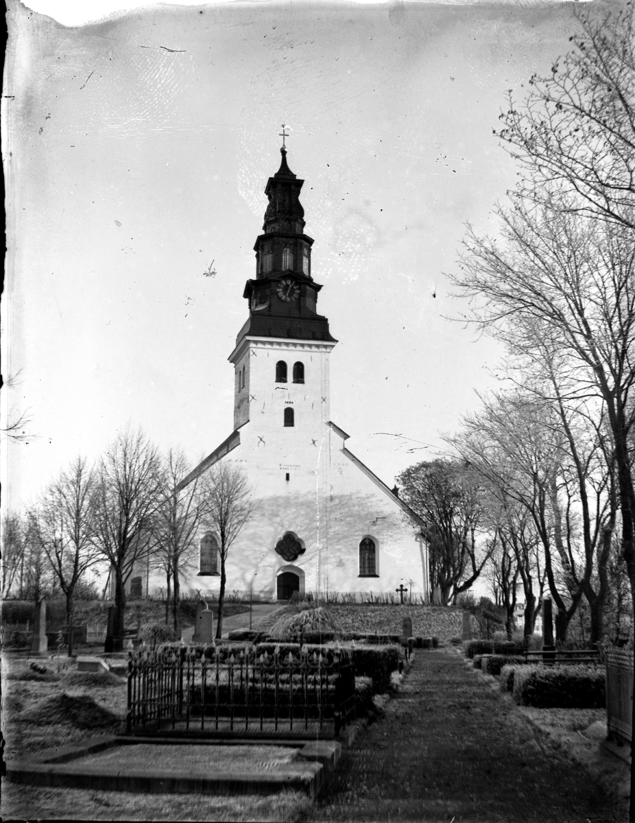 Köpings kyrka.
Fotograf okänd.