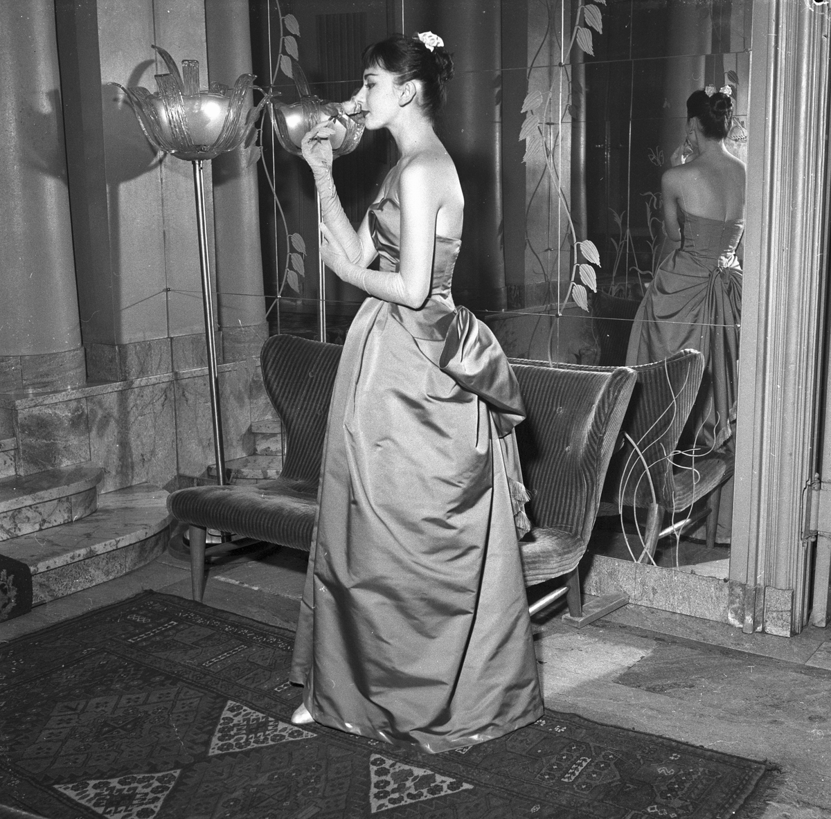 Mannekänguppvisning på Centralhotellet. 19 september 1956.